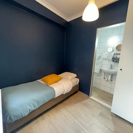 Heb מלון אוסטנדה