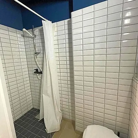 Heb מלון 2*