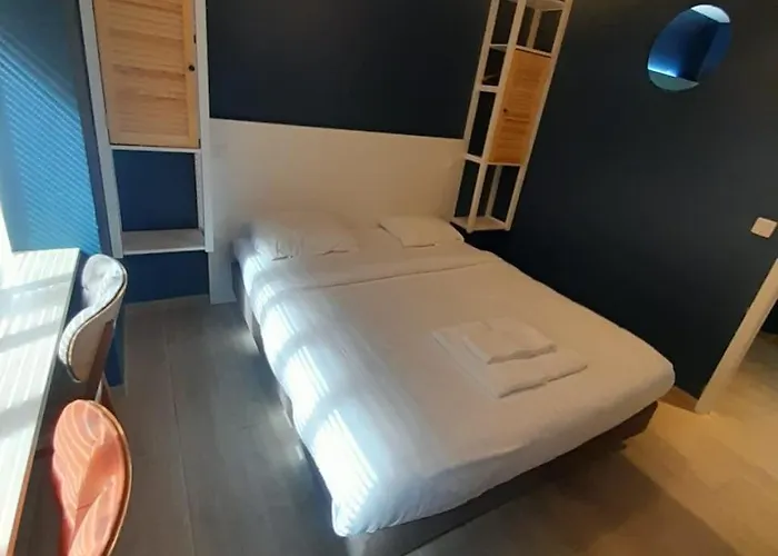 Otel Heb 2*